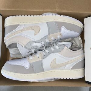 Jordan 1 Low SE Craft 
Inside Out Tech Grey (PRICE NEGOTIABLE)